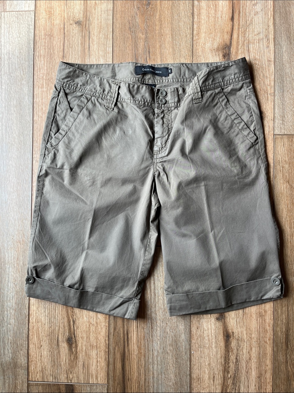Calvin Klein Women’s Olive Shorts with Cuffed Hem
